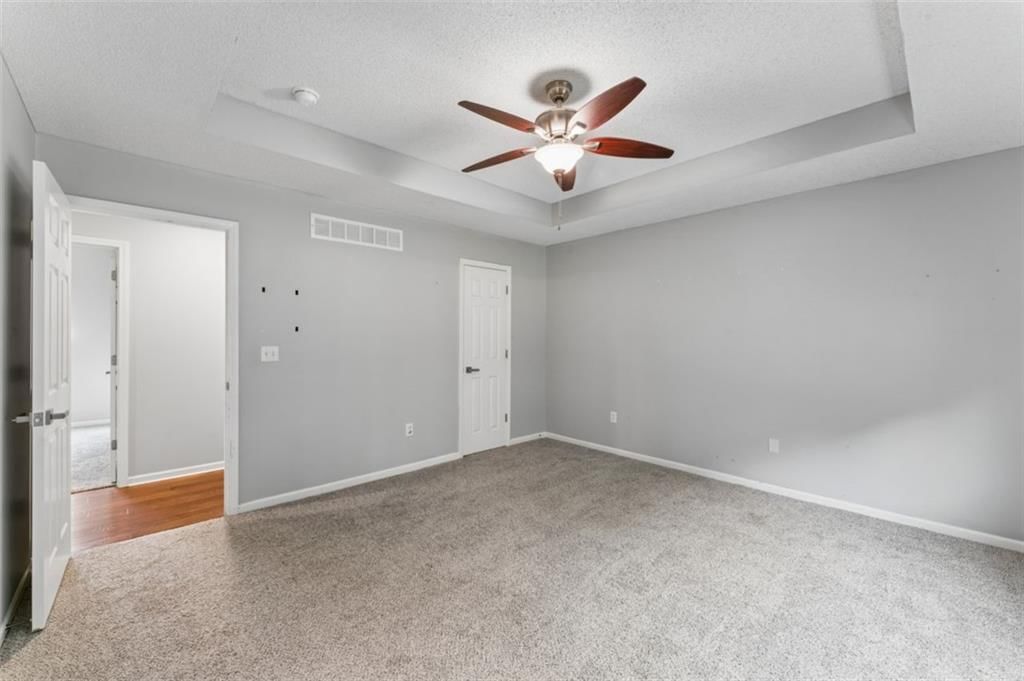 Photo 21 of 45 - 20556 W 220th Terrace, Spring Hill, KS 66083