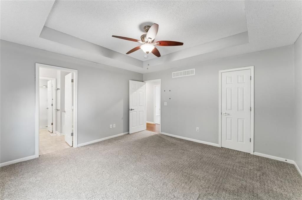 Photo 22 of 45 - 20556 W 220th Terrace, Spring Hill, KS 66083