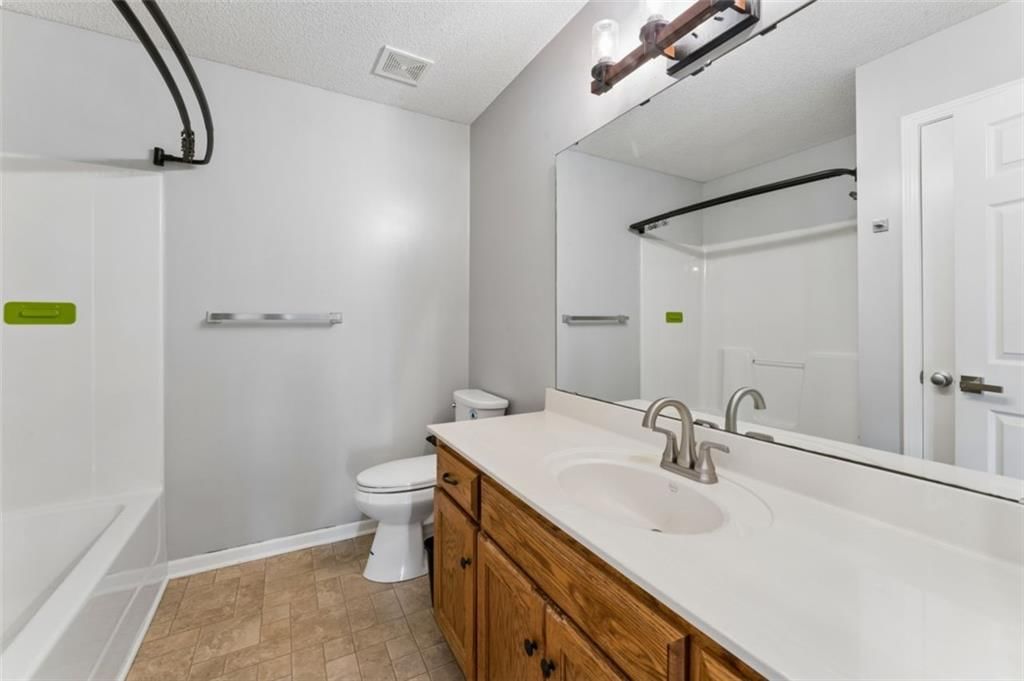 Photo 29 of 45 - 20556 W 220th Terrace, Spring Hill, KS 66083