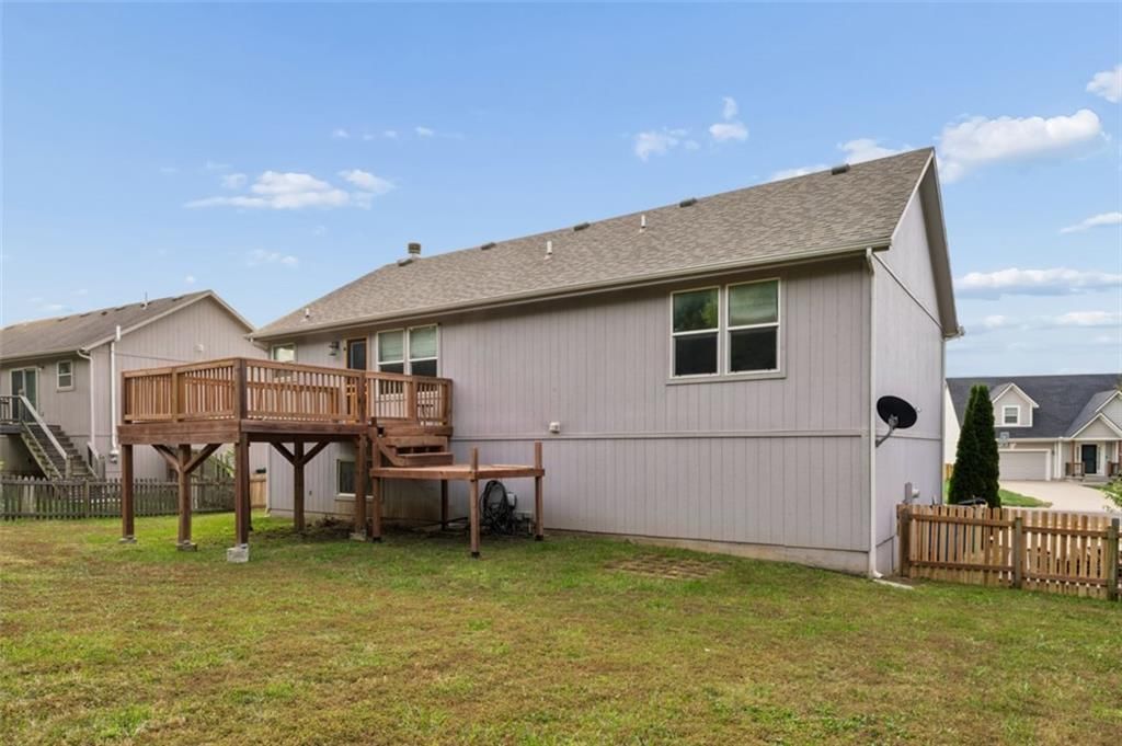 Photo 40 of 45 - 20556 W 220th Terrace, Spring Hill, KS 66083