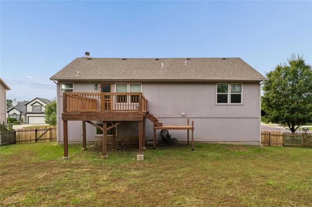 Photo 41 of 45 - 20556 W 220th Terrace, Spring Hill, KS 66083