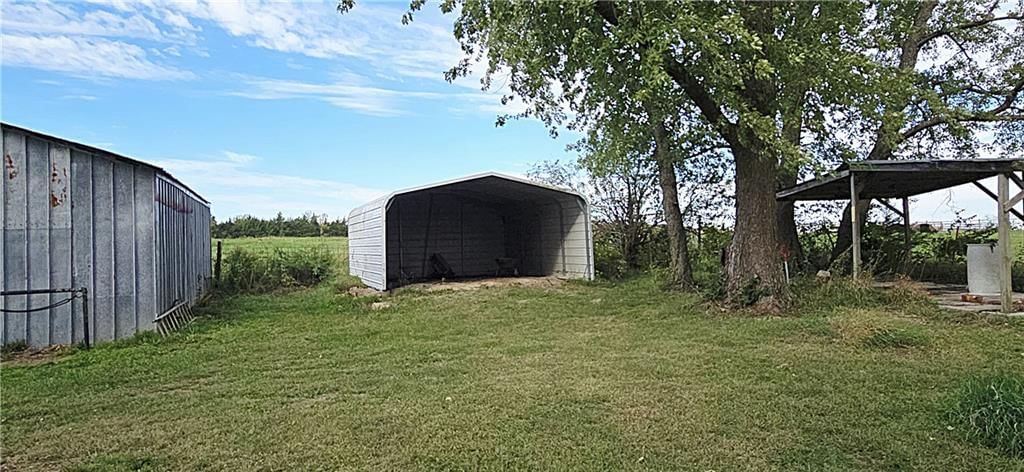 Photo 7 of 32 - 34306 Indianapolis Road, Osawatomie, KS 66064