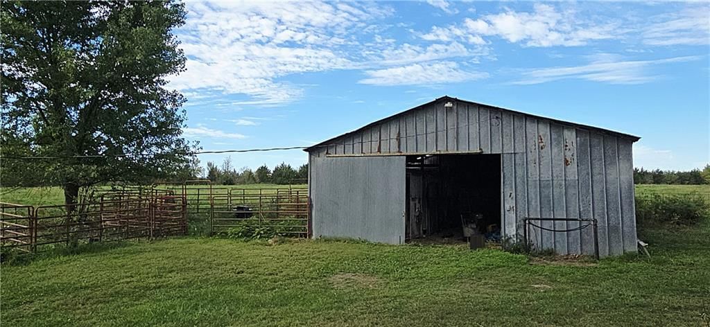Photo 8 of 32 - 34306 Indianapolis Road, Osawatomie, KS 66064