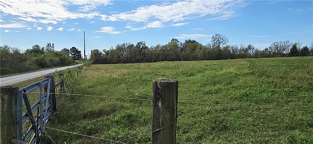 Photo 15 of 32 - 34306 Indianapolis Road, Osawatomie, KS 66064