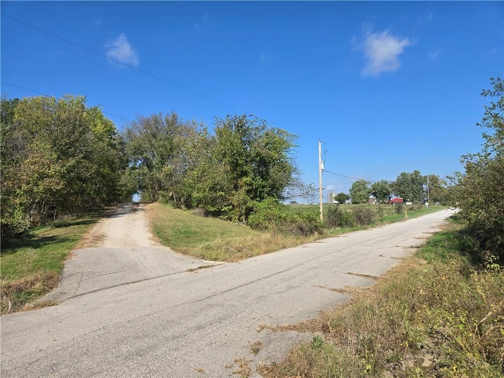 Photo 16 of 32 - 34306 Indianapolis Road, Osawatomie, KS 66064