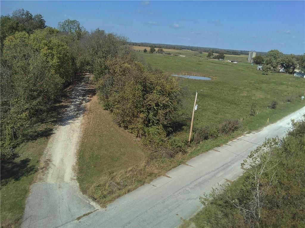 Photo 17 of 32 - 34306 Indianapolis Road, Osawatomie, KS 66064