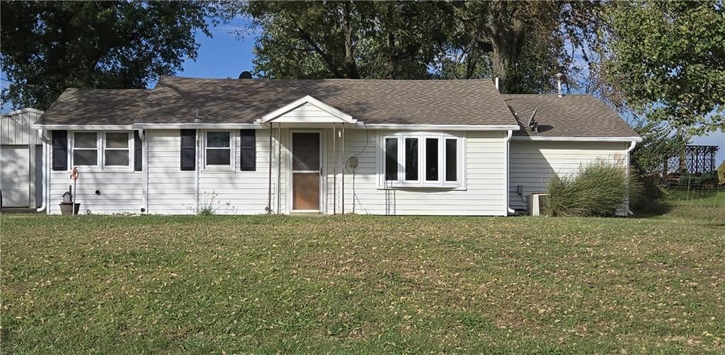 Photo 18 of 32 - 34306 Indianapolis Road, Osawatomie, KS 66064