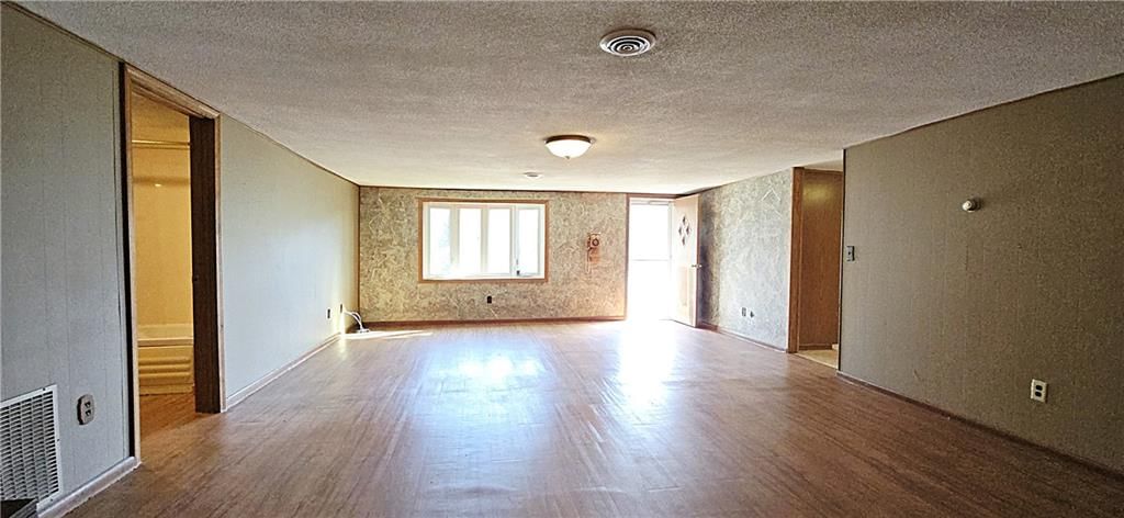 Photo 19 of 32 - 34306 Indianapolis Road, Osawatomie, KS 66064