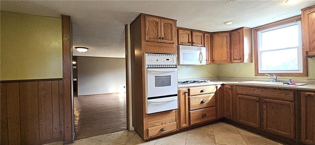 Gas range and double oven at 34306 Indianapolis Road, Osawatomie, KS 66064