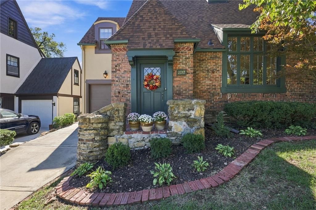 2017 W 50th Street, Westwood Hills, KS: listing photo 2