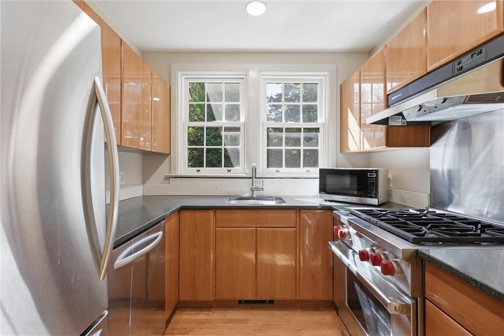 Gas range and high end appliances at 2017 W 50th Street, Westwood Hills, KS 66205