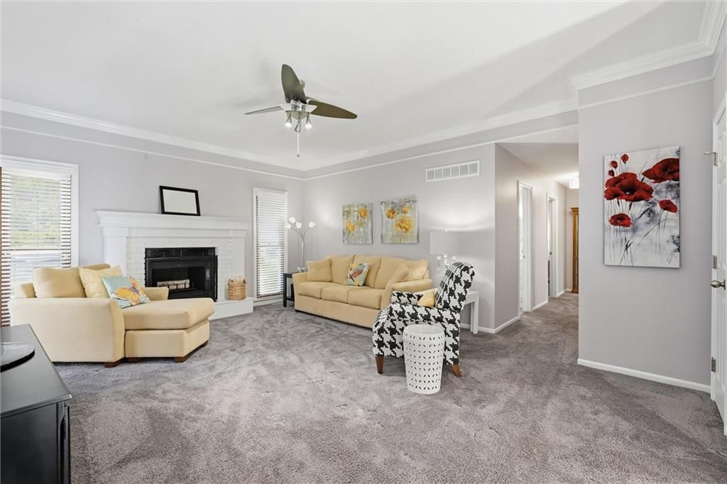 Photo 5 of 28 - 16512 E 51st Street Court S, Independence, MO 64055