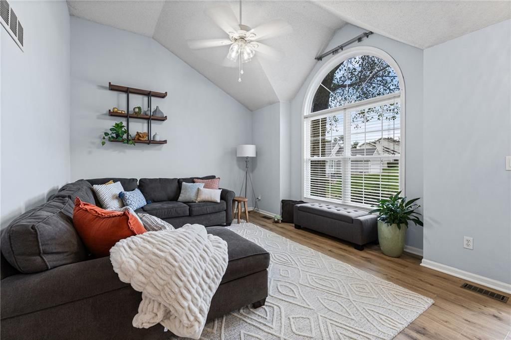 5137 N Pennsylvania Street, Kansas City, MO: listing photo 3