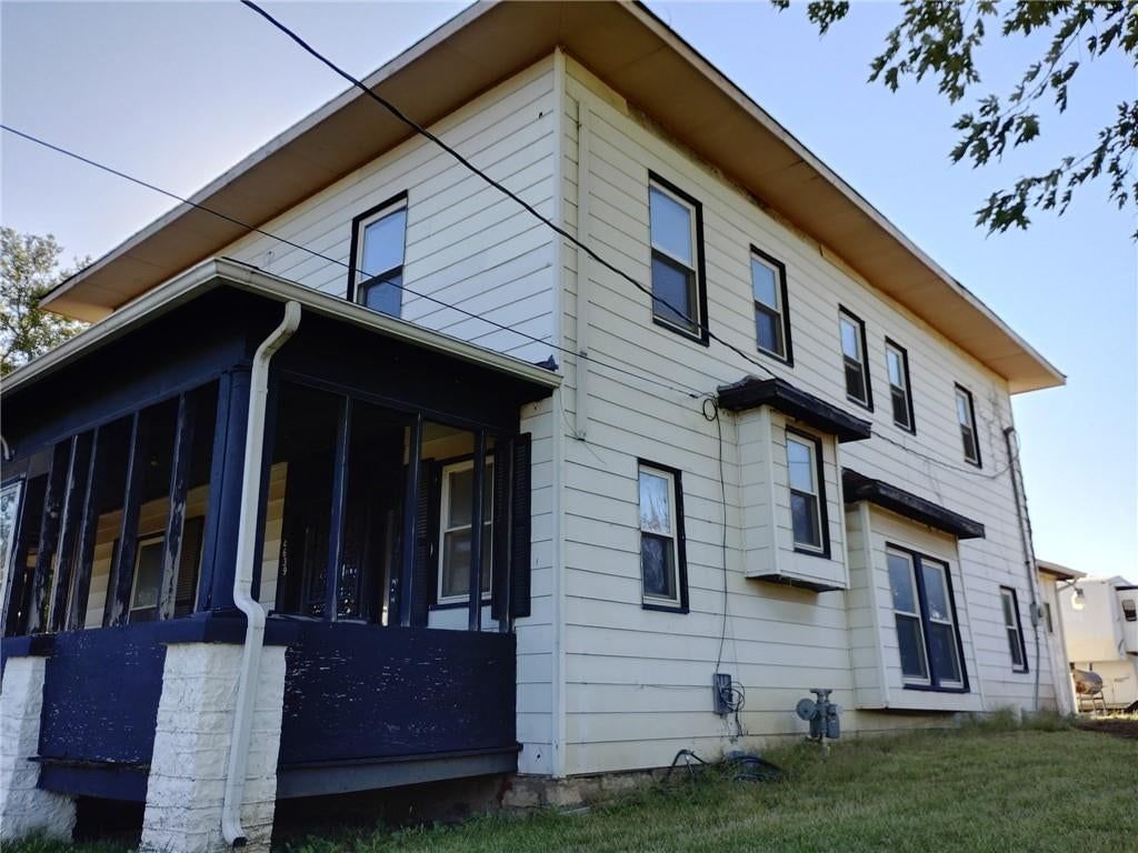 Photo 4 of 8 - 4639 Sortor Drive, Kansas City, KS 66104