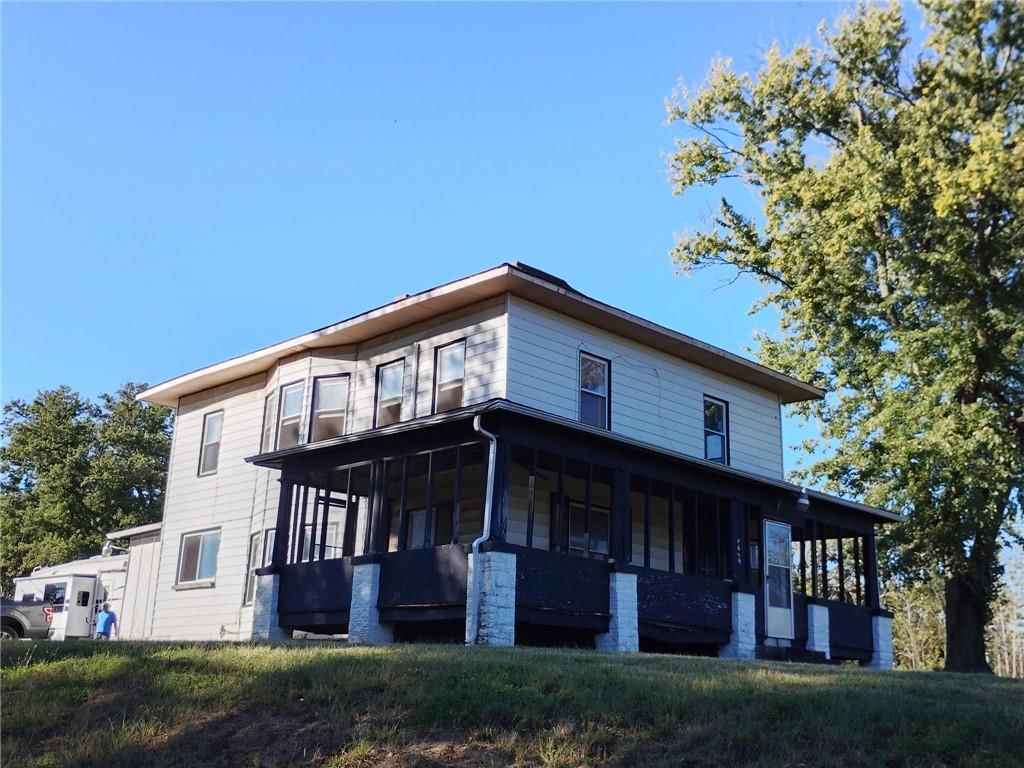 Photo 5 of 8 - 4639 Sortor Drive, Kansas City, KS 66104