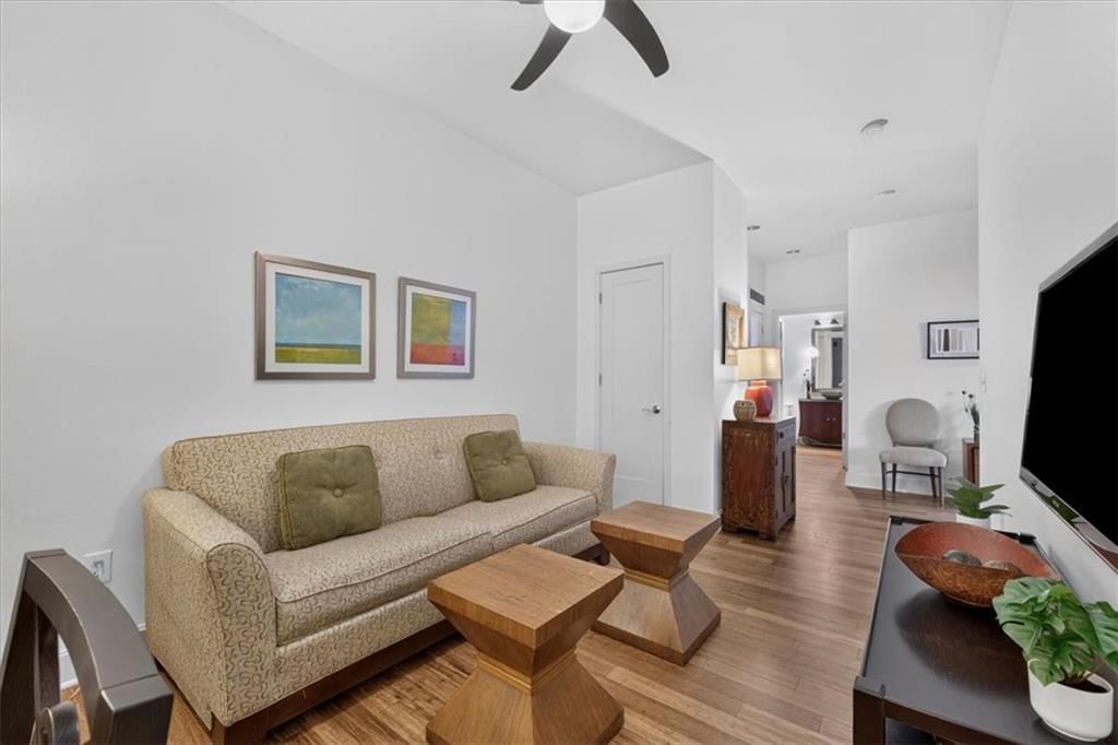 Photo 5 of 48 - 4521 Wornall Road #106, Kansas City, MO 64111
