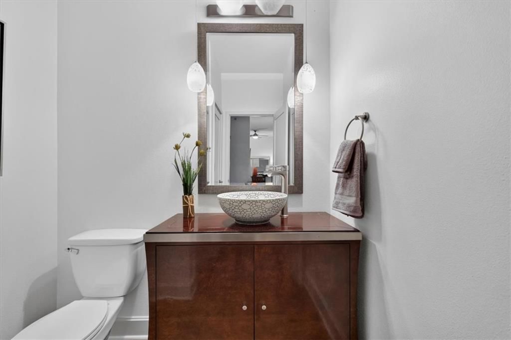 Photo 6 of 48 - 4521 Wornall Road #106, Kansas City, MO 64111