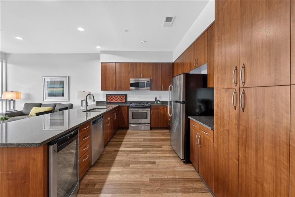 Photo 8 of 48 - 4521 Wornall Road #106, Kansas City, MO 64111