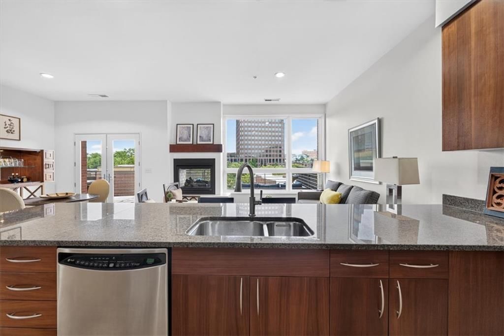 Photo 9 of 48 - 4521 Wornall Road #106, Kansas City, MO 64111