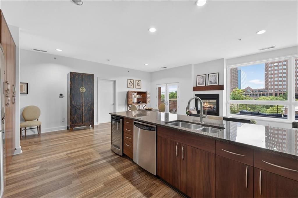 Photo 11 of 48 - 4521 Wornall Road #106, Kansas City, MO 64111