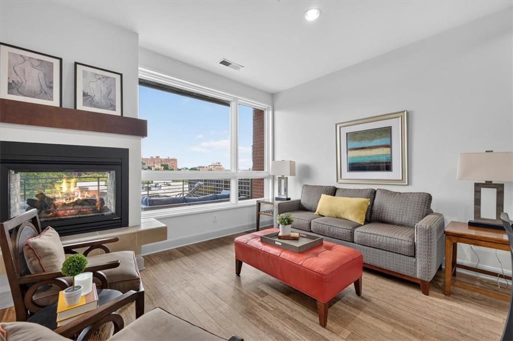 Photo 14 of 48 - 4521 Wornall Road #106, Kansas City, MO 64111