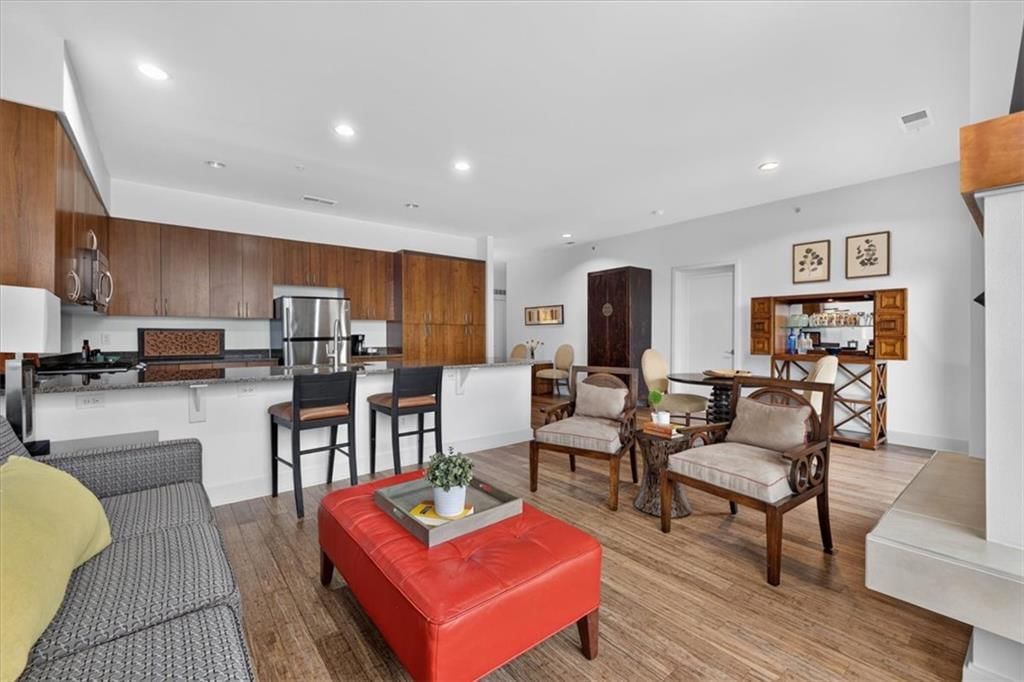 Photo 15 of 48 - 4521 Wornall Road #106, Kansas City, MO 64111