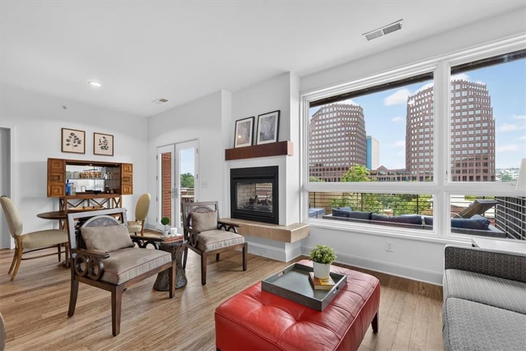 Photo 16 of 48 - 4521 Wornall Road #106, Kansas City, MO 64111