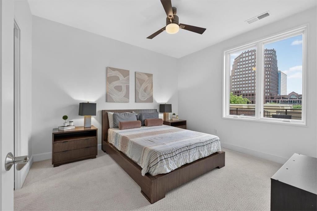 Photo 17 of 48 - 4521 Wornall Road #106, Kansas City, MO 64111