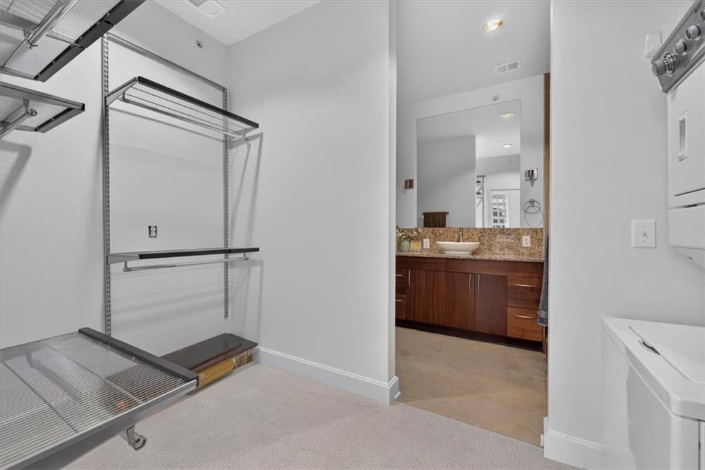 Photo 19 of 48 - 4521 Wornall Road #106, Kansas City, MO 64111
