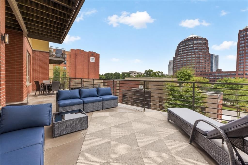 Photo 22 of 48 - 4521 Wornall Road #106, Kansas City, MO 64111