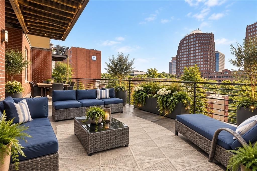 Photo 23 of 48 - 4521 Wornall Road #106, Kansas City, MO 64111
