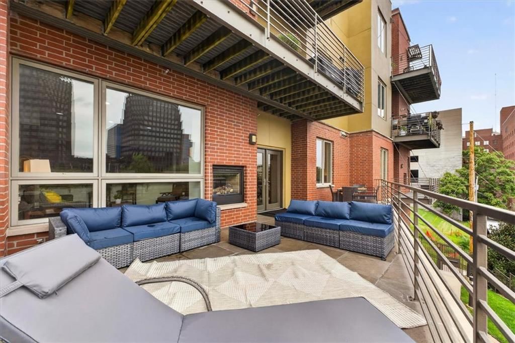 Photo 24 of 48 - 4521 Wornall Road #106, Kansas City, MO 64111