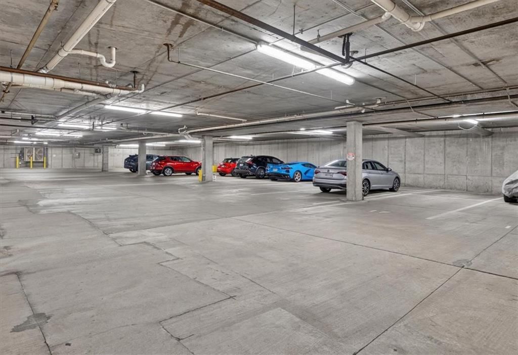 Photo 36 of 48 - 4521 Wornall Road #106, Kansas City, MO 64111