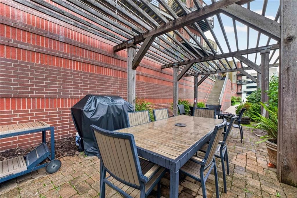 Photo 38 of 48 - 4521 Wornall Road #106, Kansas City, MO 64111
