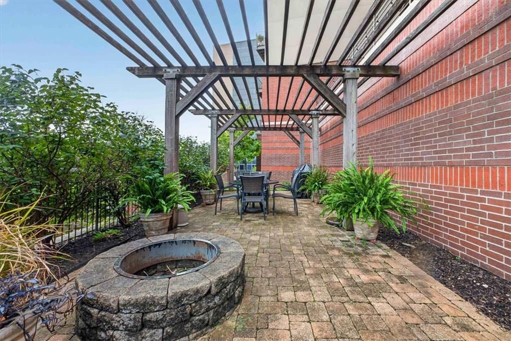 Photo 39 of 48 - 4521 Wornall Road #106, Kansas City, MO 64111