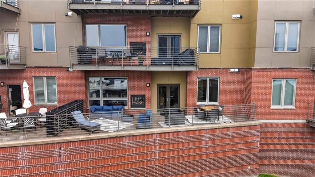 Photo 41 of 48 - 4521 Wornall Road #106, Kansas City, MO 64111