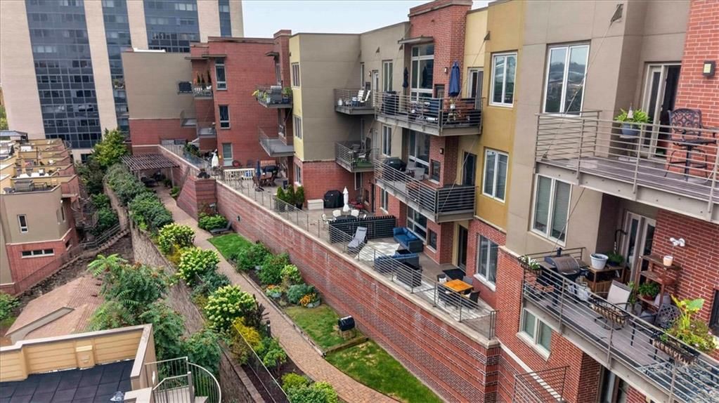 Photo 42 of 48 - 4521 Wornall Road #106, Kansas City, MO 64111