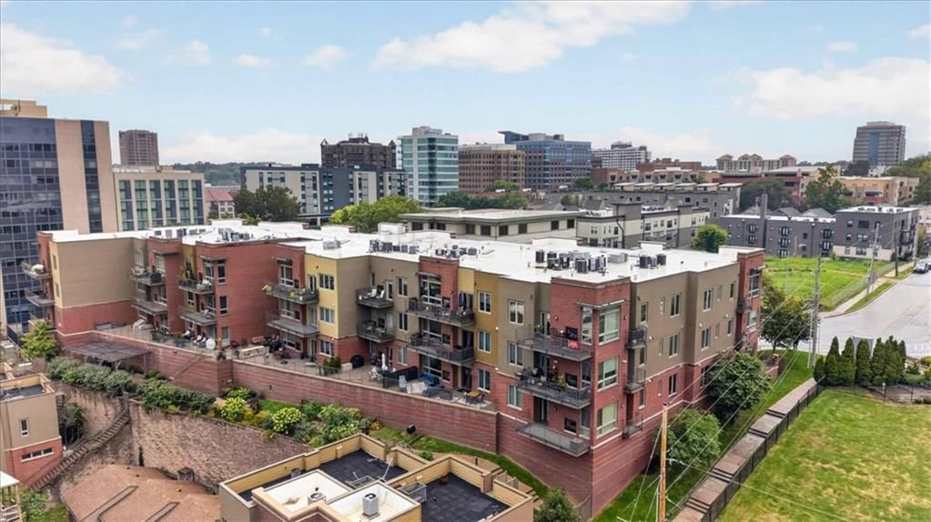 Photo 44 of 48 - 4521 Wornall Road #106, Kansas City, MO 64111