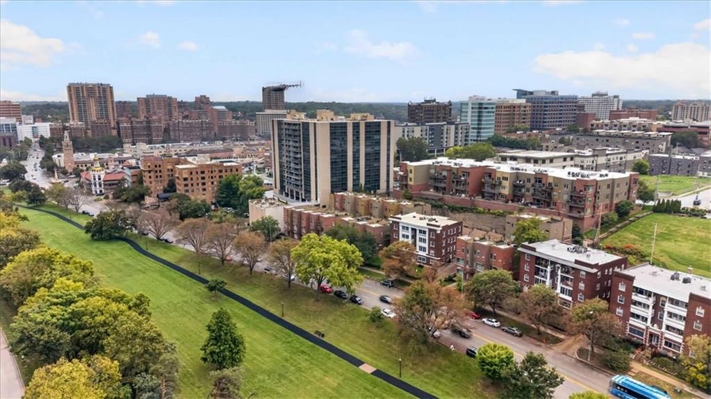 Photo 45 of 48 - 4521 Wornall Road #106, Kansas City, MO 64111