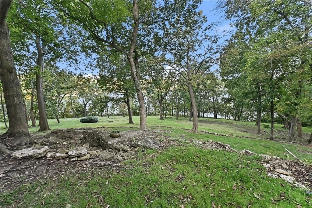 Big backyard at 60 W Dundee Court, Loch Lloyd, MO 64012