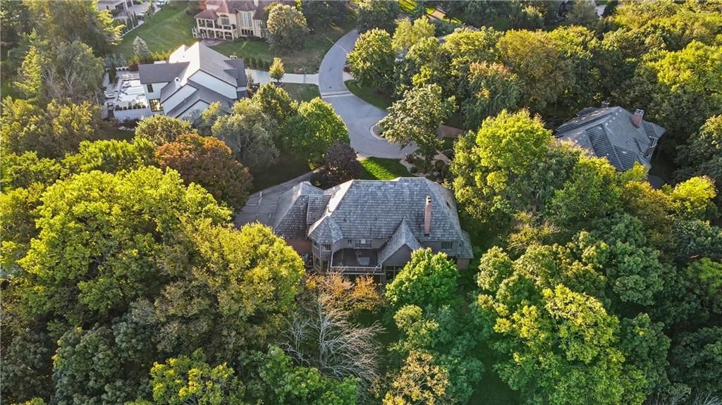 Photo 17 of 28 - 60 W Dundee Court, Loch Lloyd, MO 64012