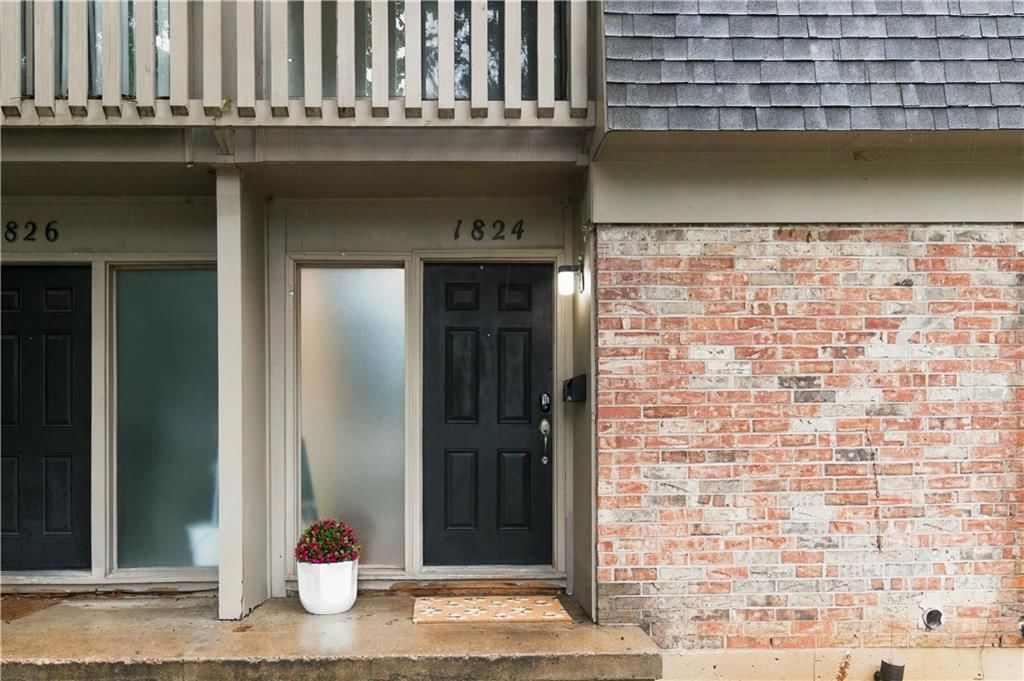 Photo 3 of 26 - 1824 E 97th Street, Kansas City, MO 64131
