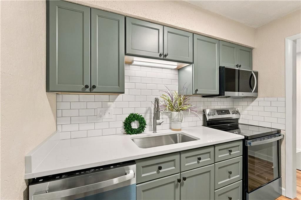 Photo 10 of 26 - 1824 E 97th Street, Kansas City, MO 64131
