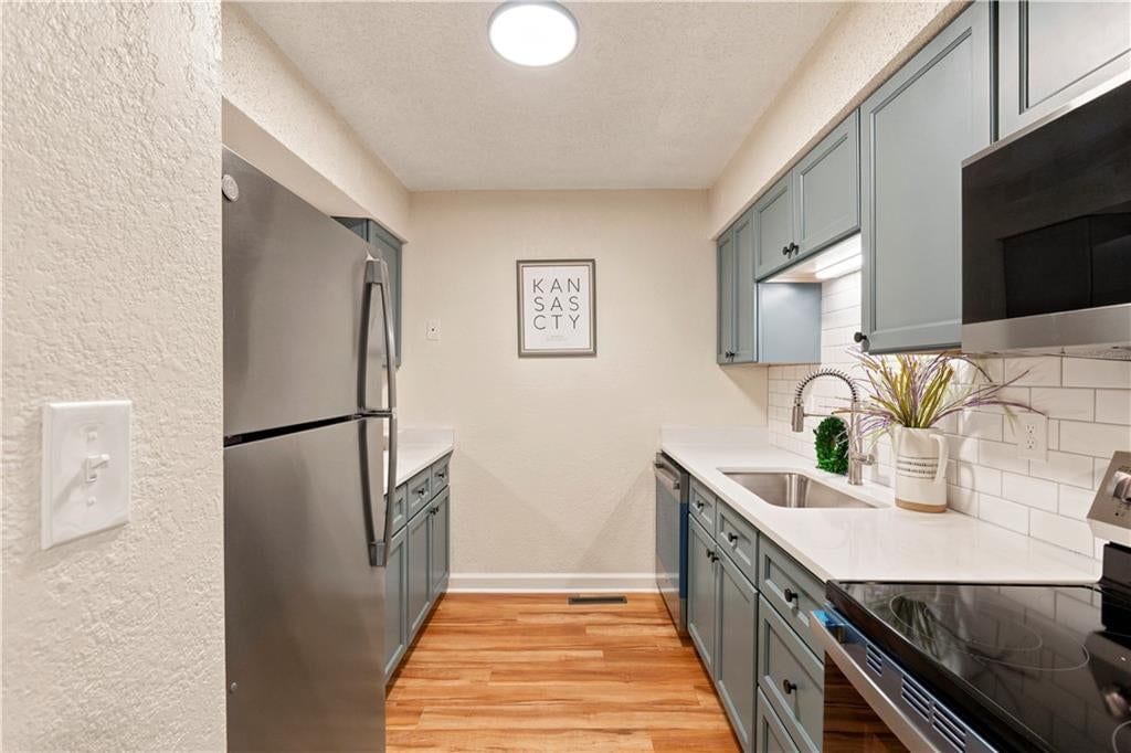 Photo 12 of 26 - 1824 E 97th Street, Kansas City, MO 64131