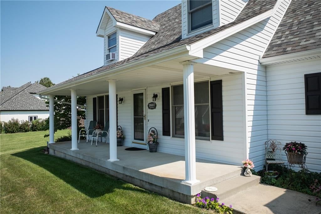 Photo 4 of 50 - 2607 Quail Street, Harrisonville, MO 64701