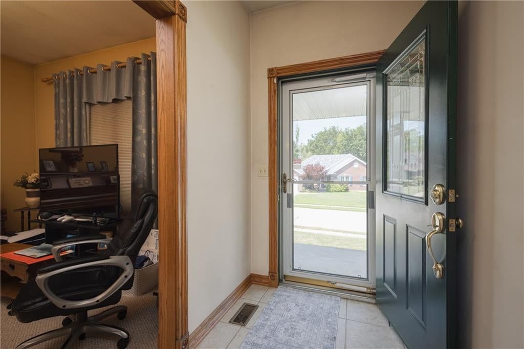 Photo 5 of 50 - 2607 Quail Street, Harrisonville, MO 64701