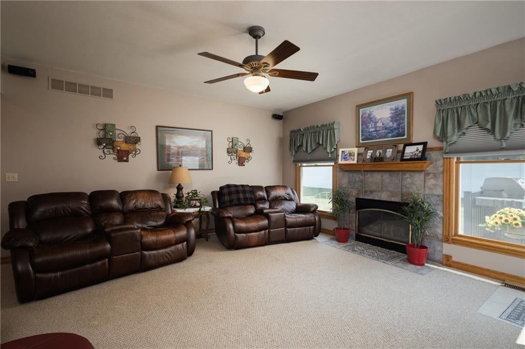 Photo 11 of 50 - 2607 Quail Street, Harrisonville, MO 64701