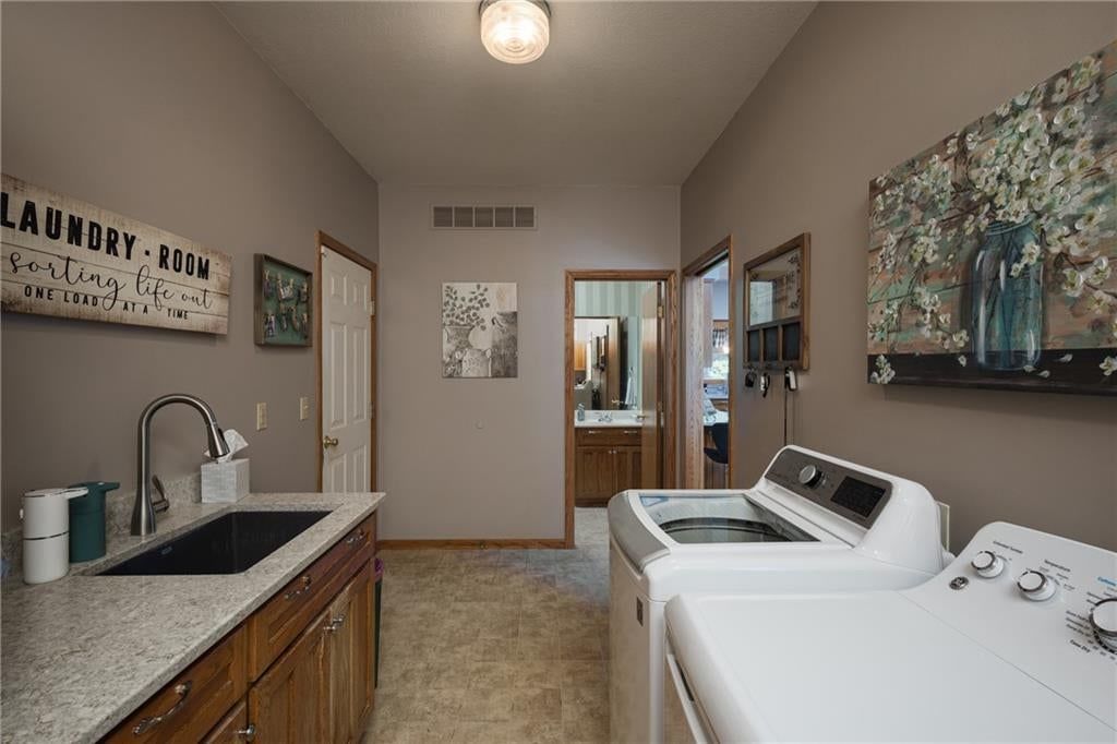 Photo 19 of 50 - 2607 Quail Street, Harrisonville, MO 64701