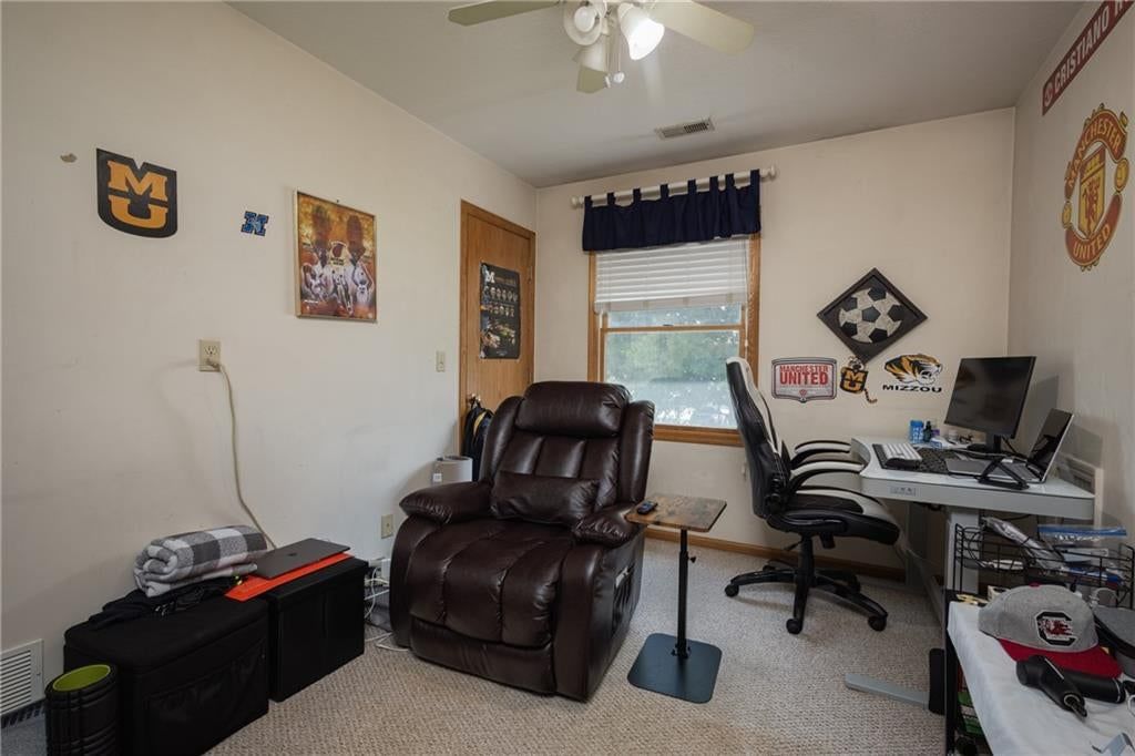 Photo 34 of 50 - 2607 Quail Street, Harrisonville, MO 64701