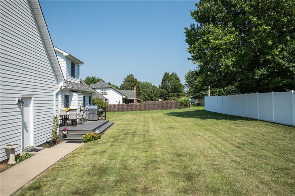 Deck and composite deck at 2607 Quail Street, Harrisonville, MO 64701
